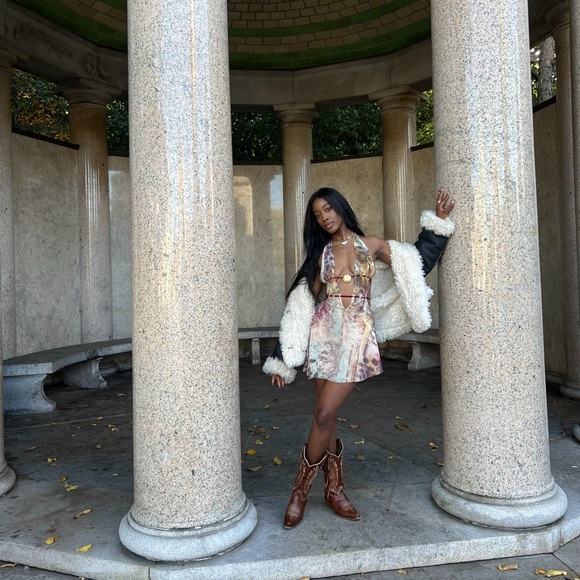 FLUTED MINI DRESS IN VENICE PRINT - Picture 5 of 5